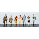 RIH TOURISTS STANDING